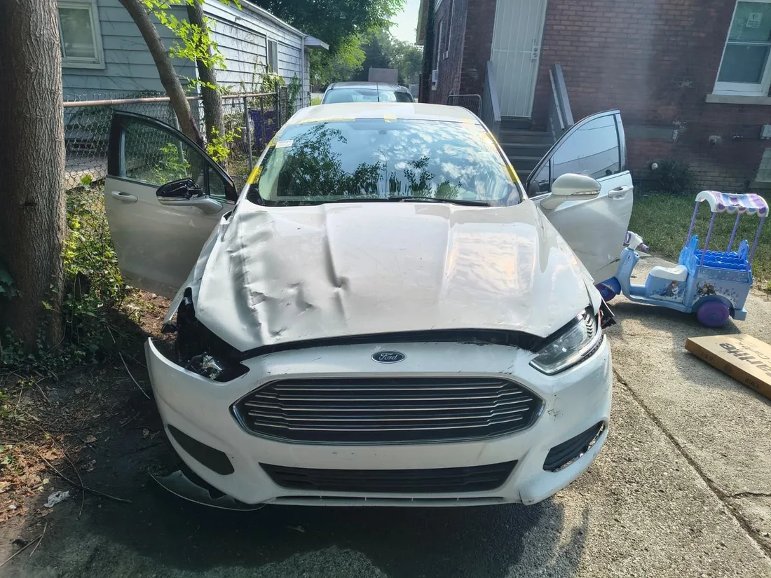 Emergency cracked windshield requiring immediate repair — Skyview Auto Glass responds same day