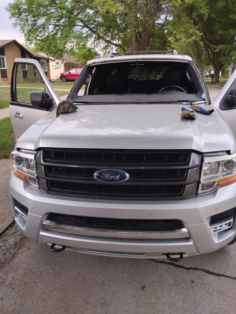 Windshield removed from a Ford Expedition during mobile replacement