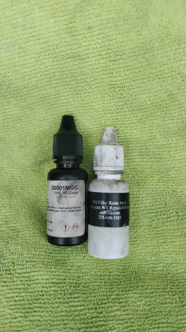 Windshield repair resin and hardener used for chip repairs